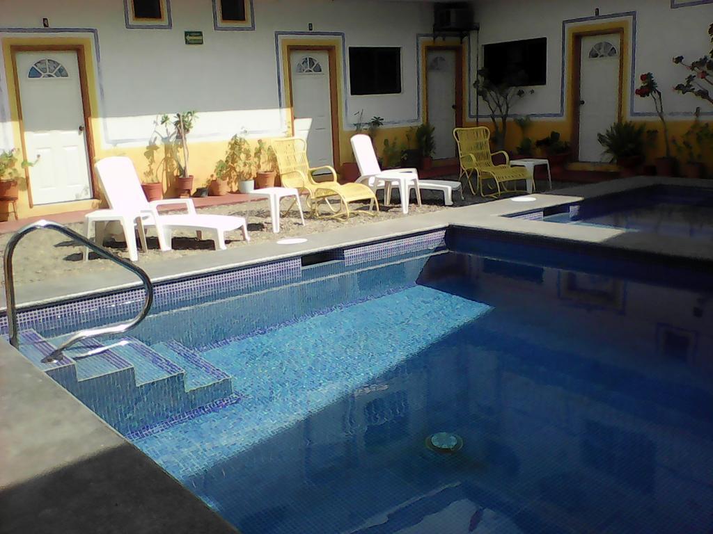 Hotel Sarabi Barra de Navidad Buitenkant foto