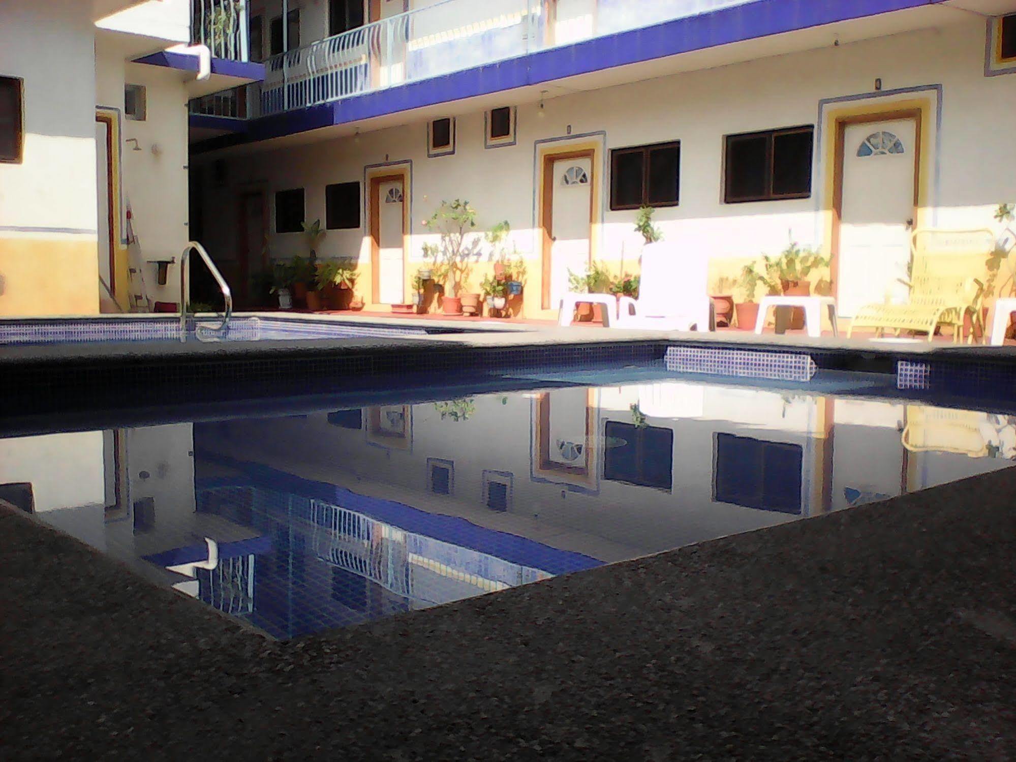 Hotel Sarabi Barra de Navidad Buitenkant foto