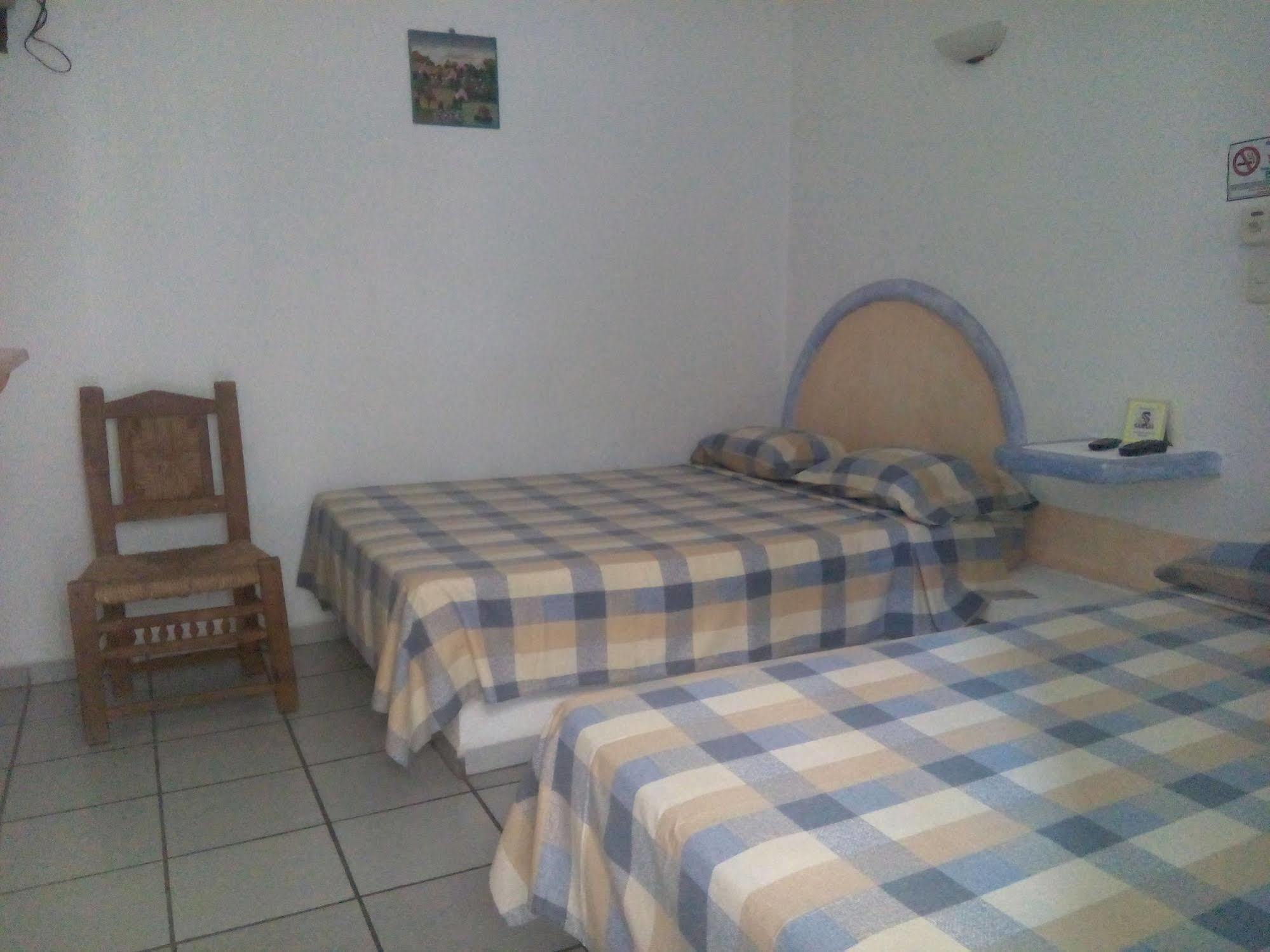 Hotel Sarabi Barra de Navidad Buitenkant foto