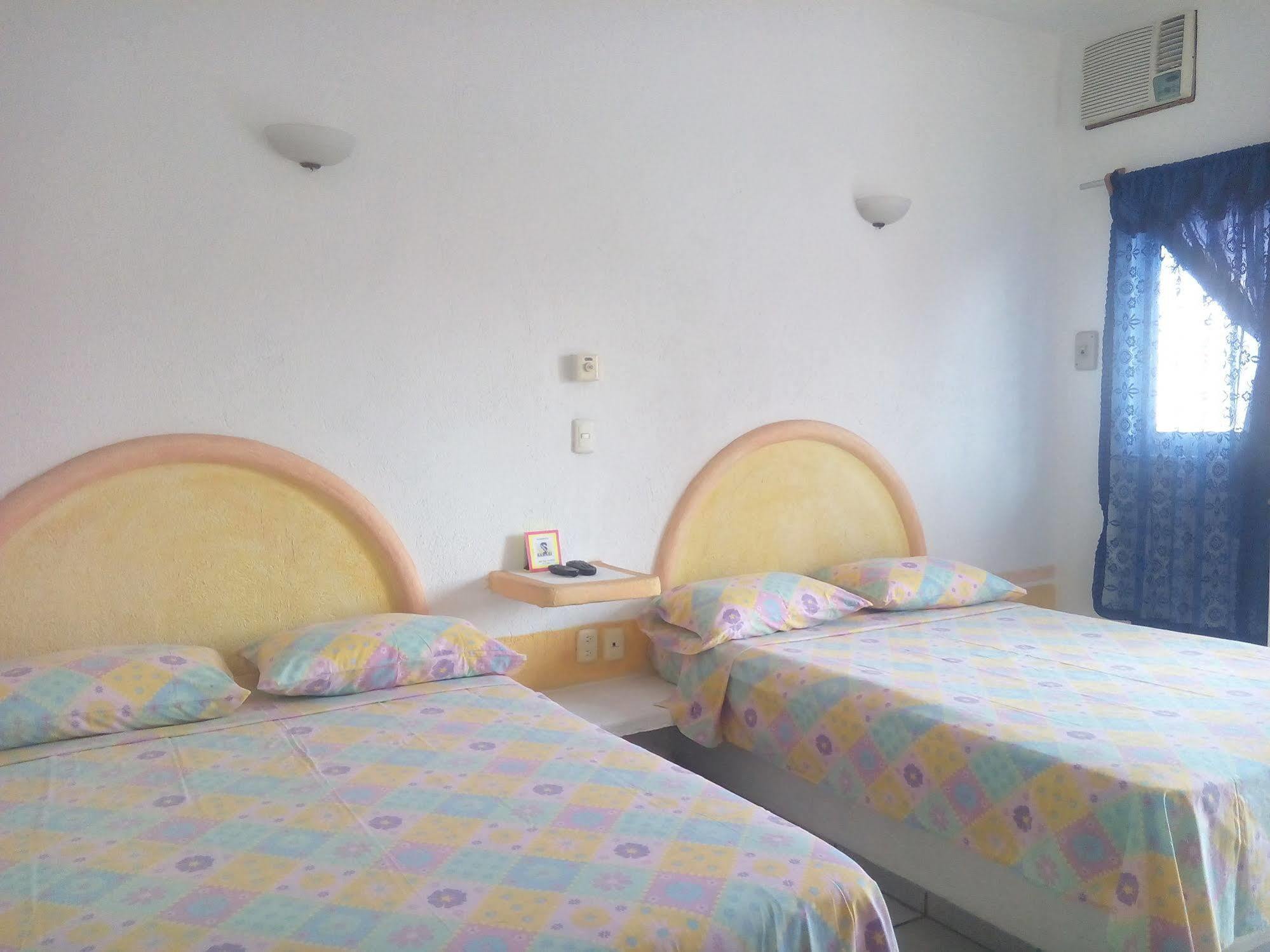 Hotel Sarabi Barra de Navidad Buitenkant foto