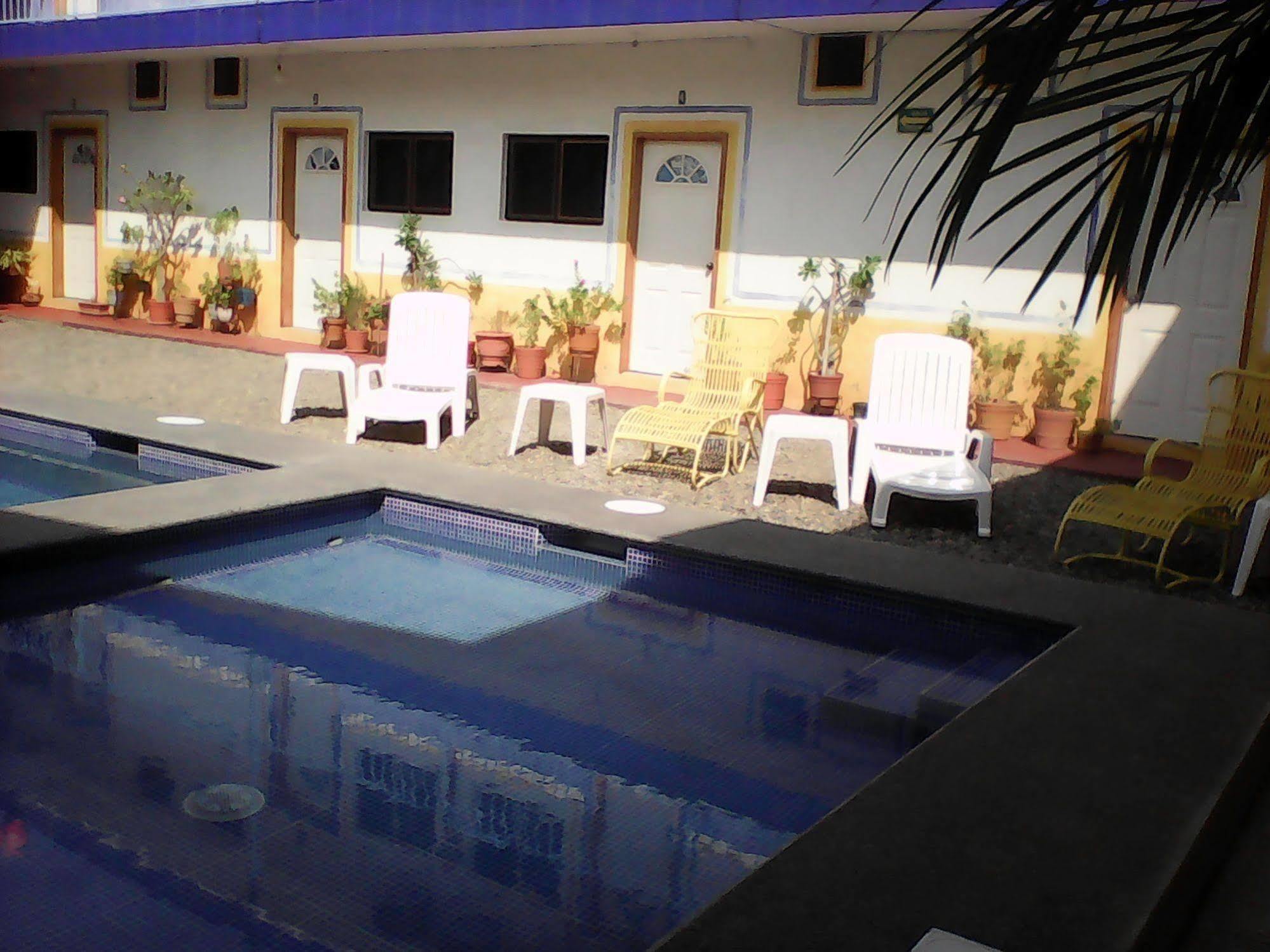 Hotel Sarabi Barra de Navidad Buitenkant foto
